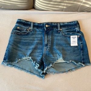 Denizen From Levi’s high-rise Jean shorts. Size 14/W32.